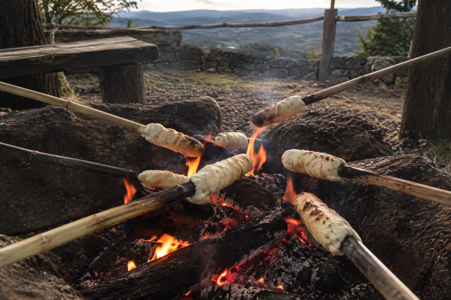 Pães de fogueira enrolados no graveto, assando na brasa